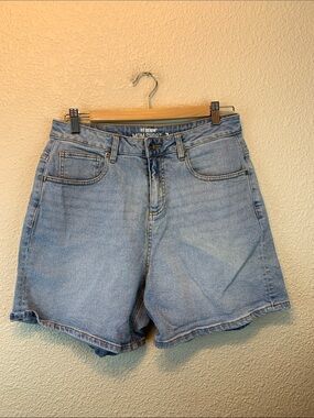 HT Denim mom short sz 7 high waisted modest casual summer long medium wash